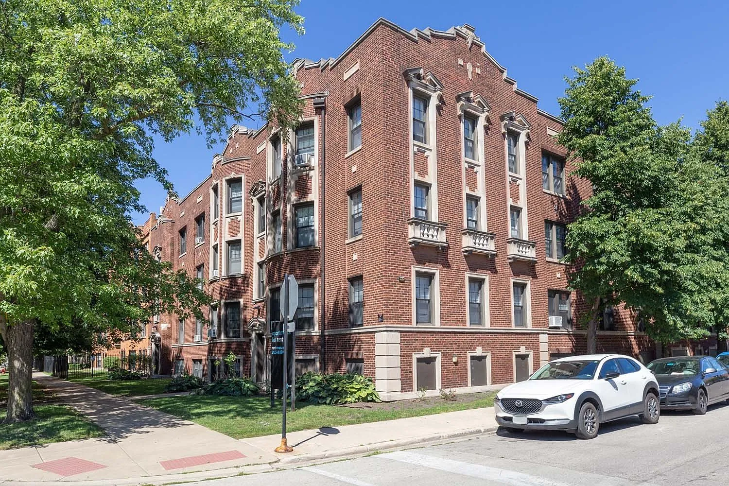 4455 S. Greenwood Avenue — Photo 3