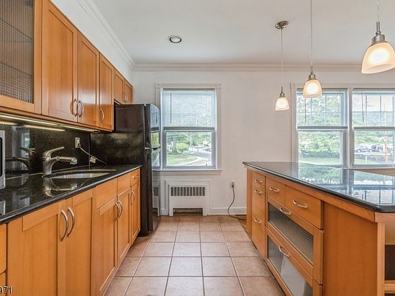 4th image of 176 Millburn Ave #1033