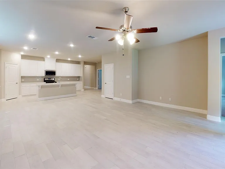 1420 Elizabeth St — Photo 3