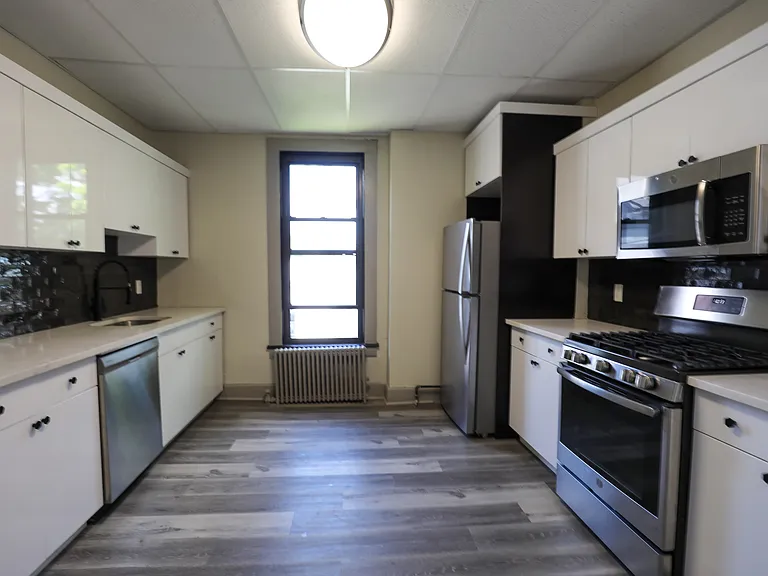 141 Saint James St #4C — Photo 8