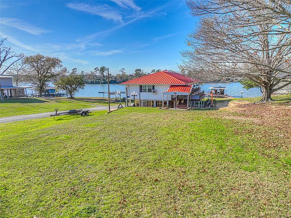 2nd image of 226 Sandy Dr