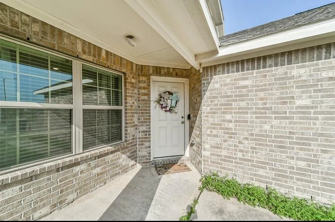 4 bed, 2.5 bath, 1814 sqft, $2,280 — Photo 2