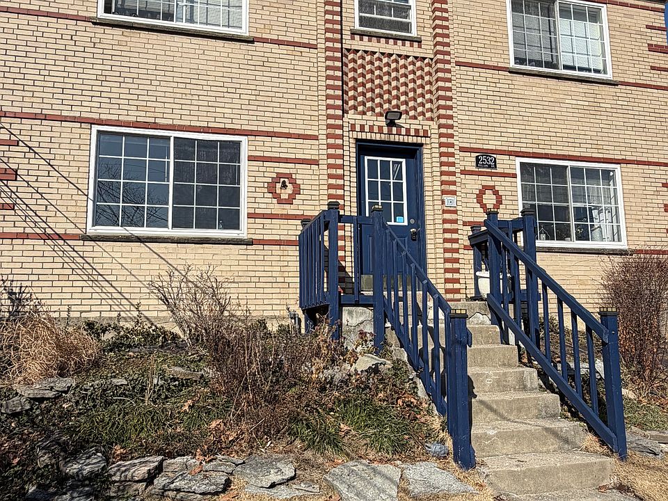 UNIT 2 IS FIRST FLOOR ON THE LEFT...AMAZING SOUTHERN LIGHT!