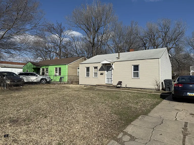 1738 N Poplar Ave — Photo 14