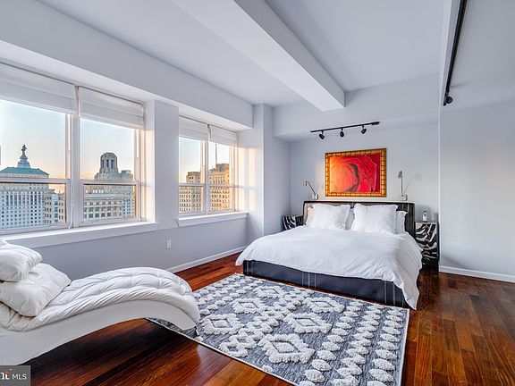5th image of 1425 Locust St Penthouse 31