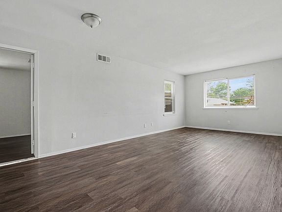 5th image of 1312 Highland St