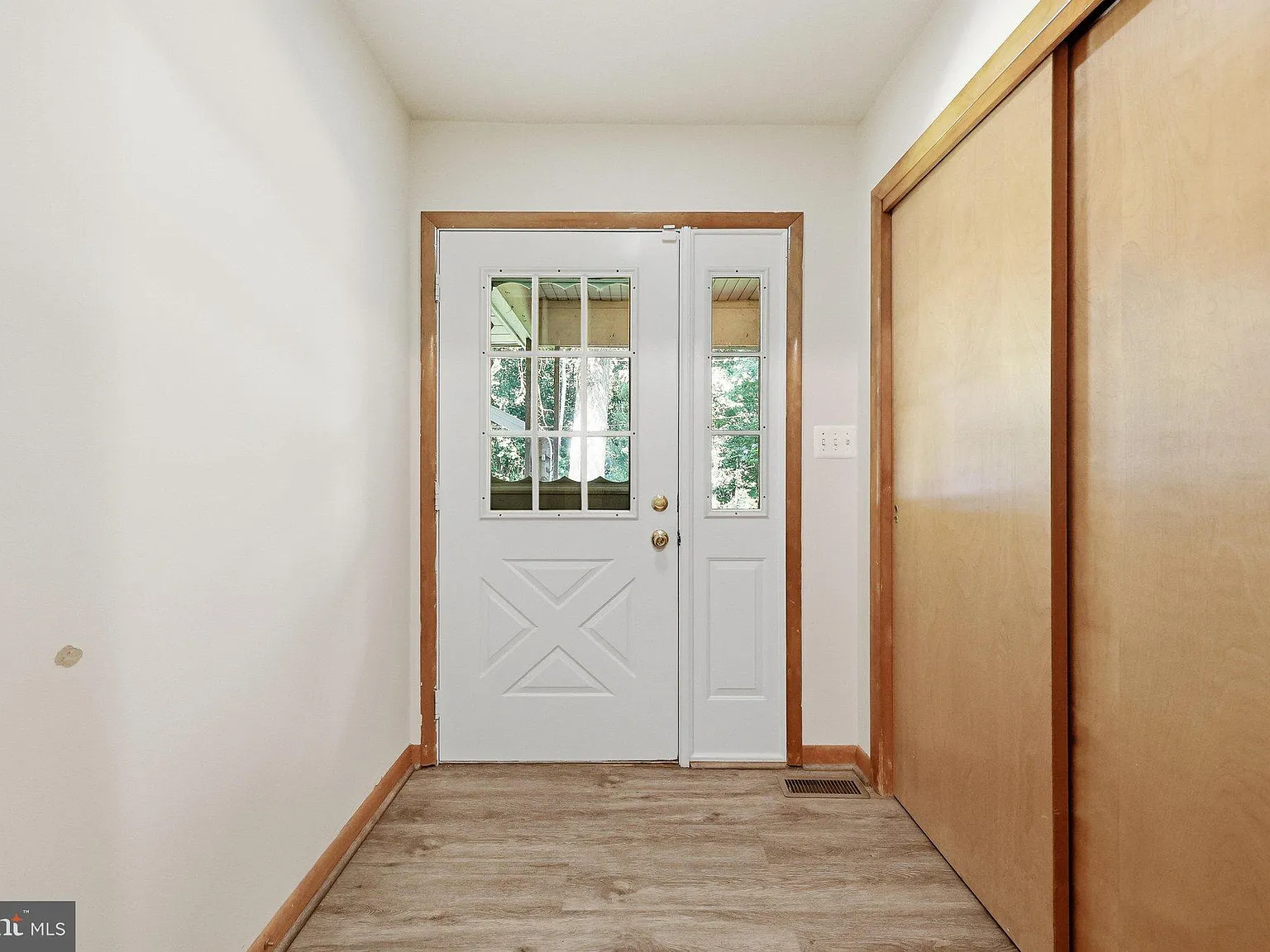 4 bed, 2164 sqft, $2,975 — Photo 3