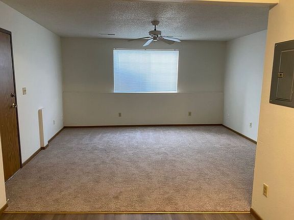 3rd image of 450 Peterson St