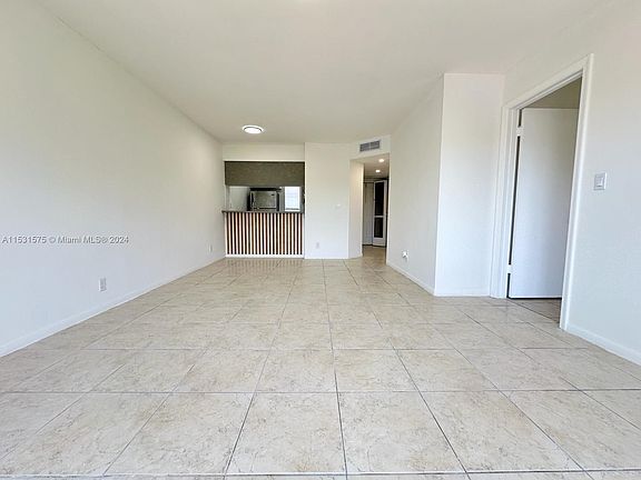2nd image of 910 Twin Lakes Dr #8-K