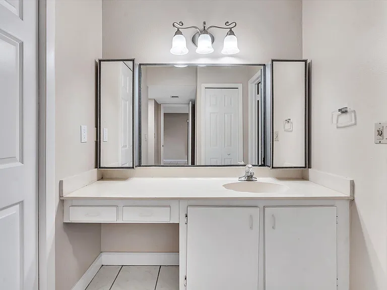 16252 Laurel Dr #201 — Photo 26