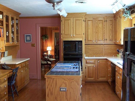 Kitchen with Jennair cooktop