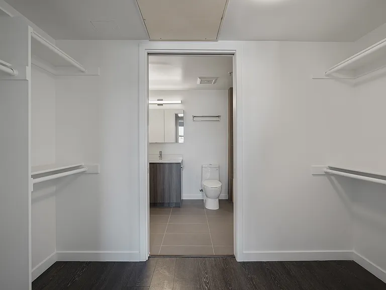 5800 Harold Way — Photo 32