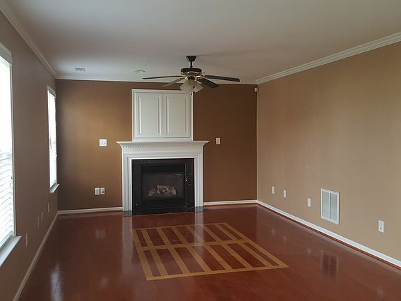 2nd image of 558 Barlow Dr