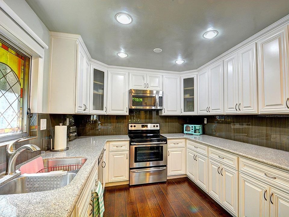 1st image of 14345 Saratoga Ave APT 18