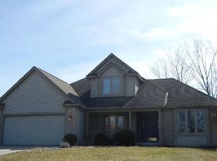 341 Valleyview Dr, Fenton, MI 48430