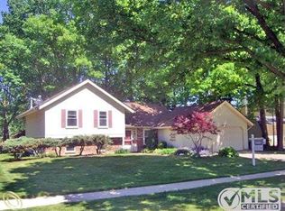 4415 Holly Dr, Troy, MI