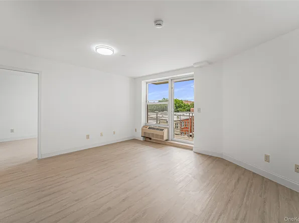 81-15 Queens Boulevard #4H, Elmhurst, NY 11373
