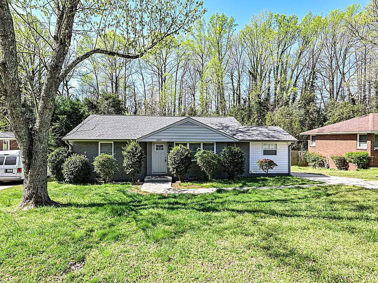 3307 Bonaire Dr — Photo 1