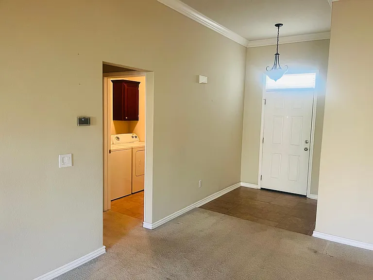 6005 S 39th Pl — Photo 6