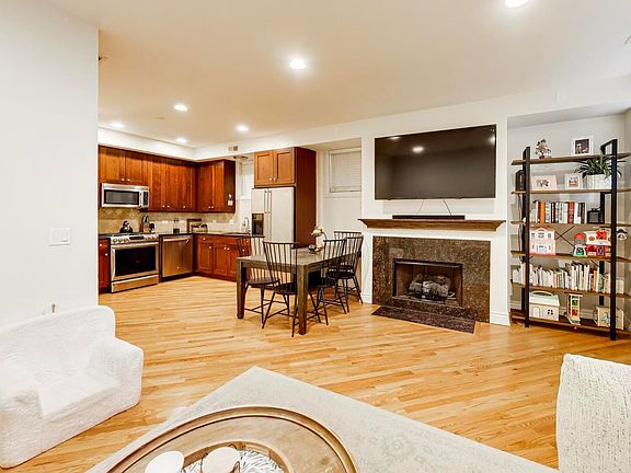 2nd image of 4216 N Ashland Ave #G
