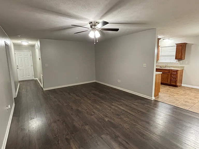 409 Calvin Ct — Photo 5