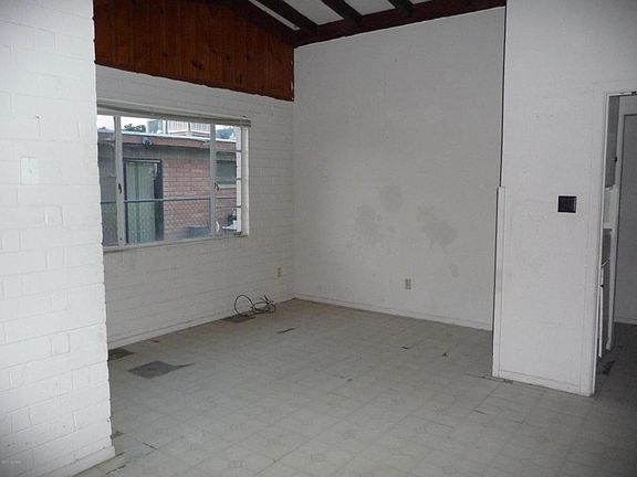 2nd image of 451 N Curtis Ave