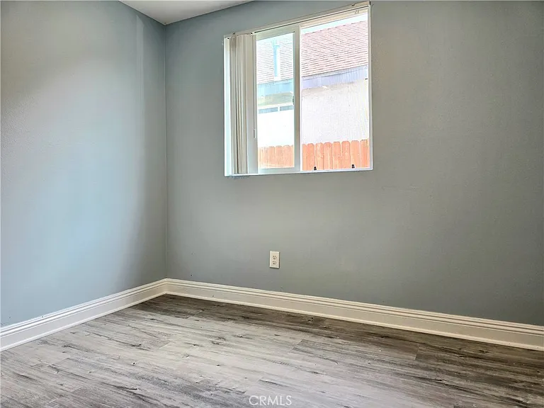 715 W 58th St — Photo 11