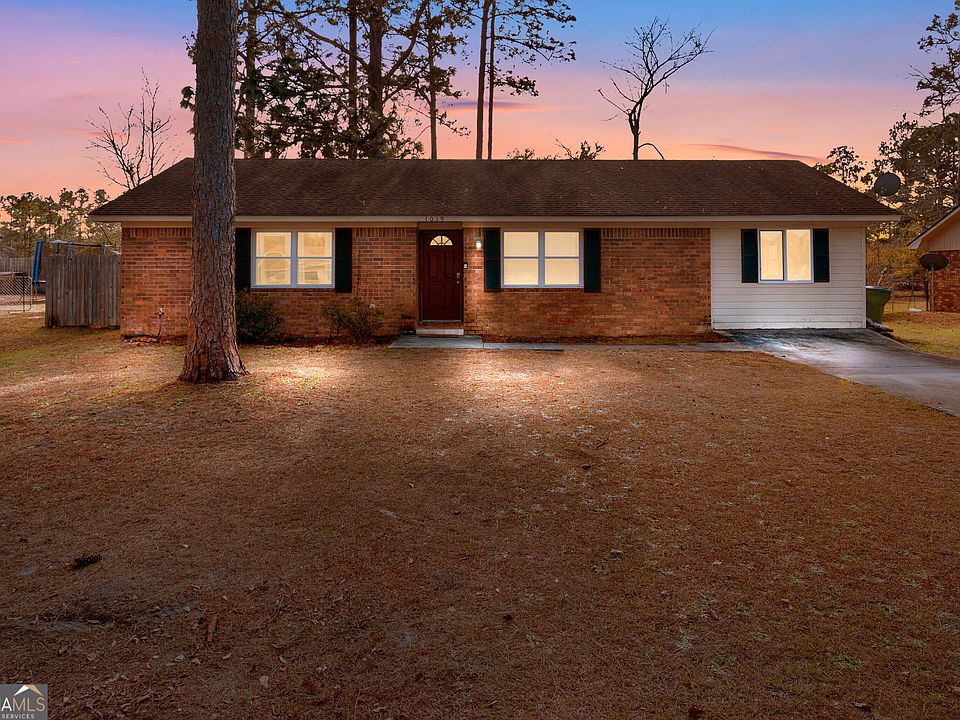 1st image of 1019 White Cir
