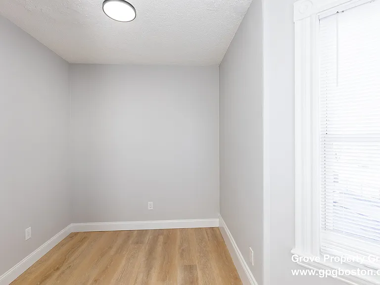 628 E 6th St #2 — Photo 16