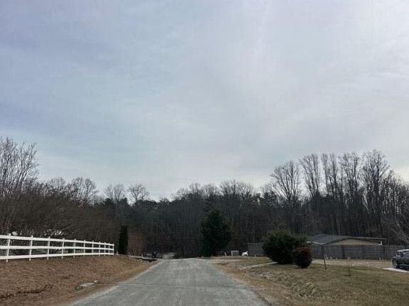 4th image of 44 Morning Ln