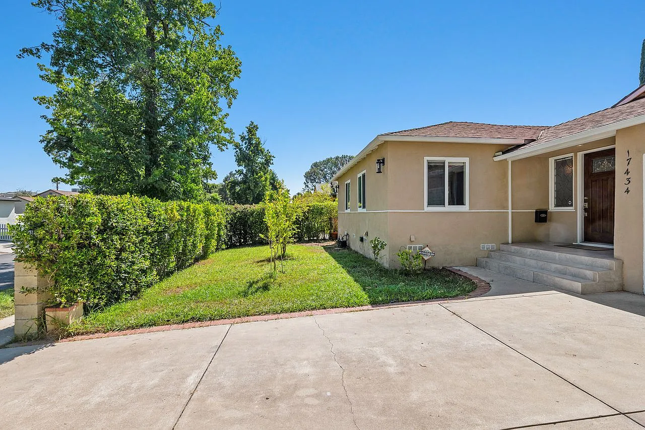 17434 Emelita St — Photo 2