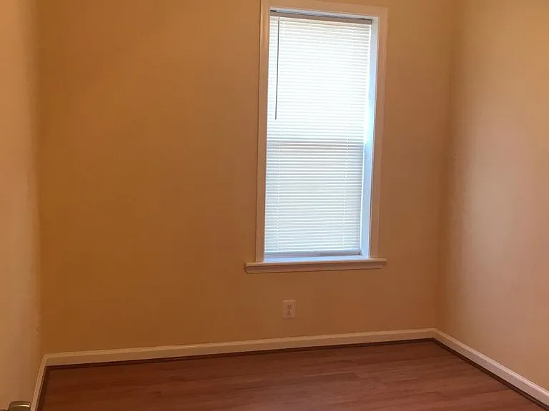 2922 Grantley Ave — Photo 10