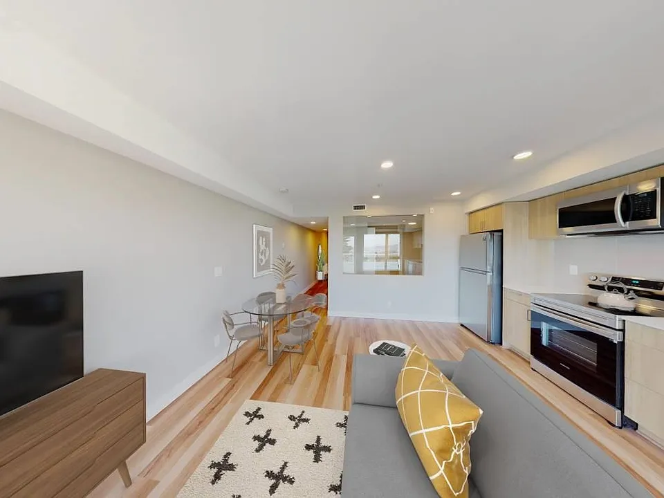 408 E Columbia St #303