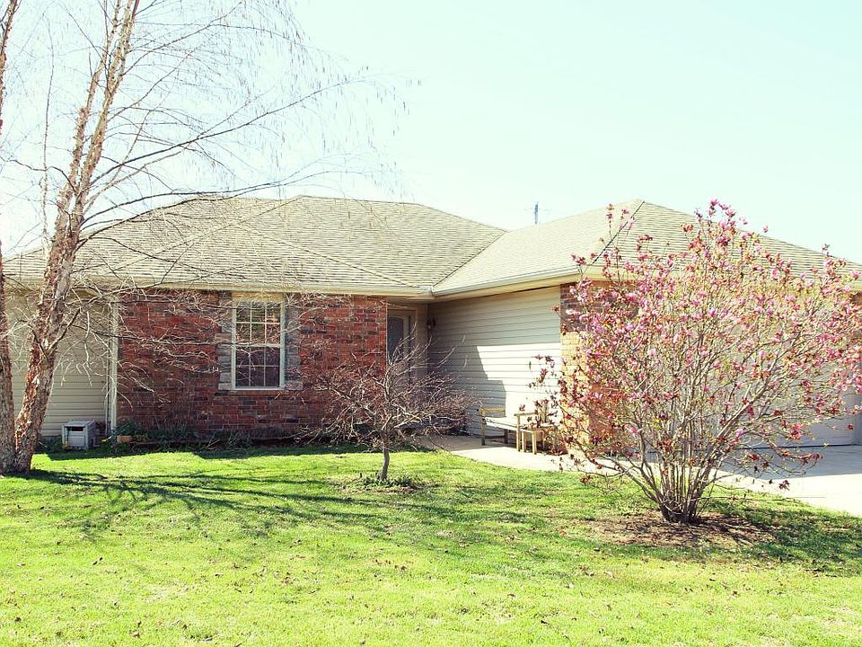 1st image of 208 S Lynne Dr