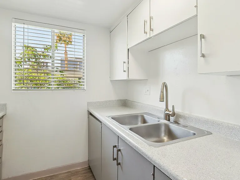 10-web-or-mls-Karen Ct-1005-010