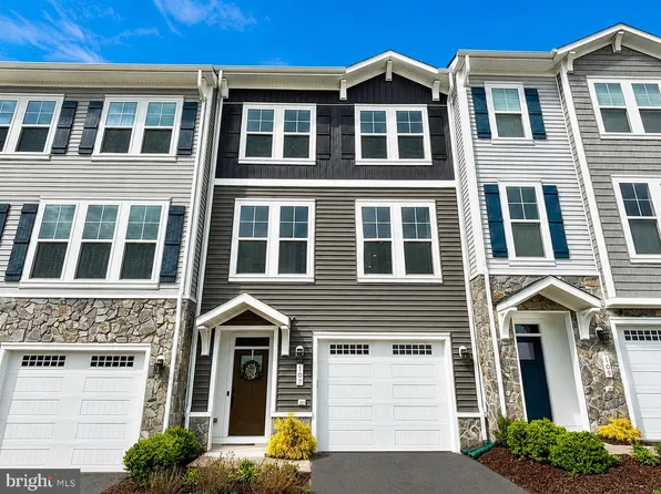 107 Wake Robin Ct, Lake Frederick, VA 22630