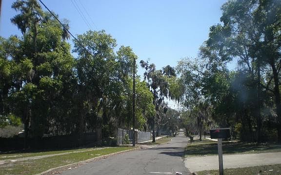 3rd image of 1900 Oak St