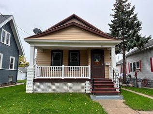 517 Waugoo Ave, Oshkosh, WI 54901