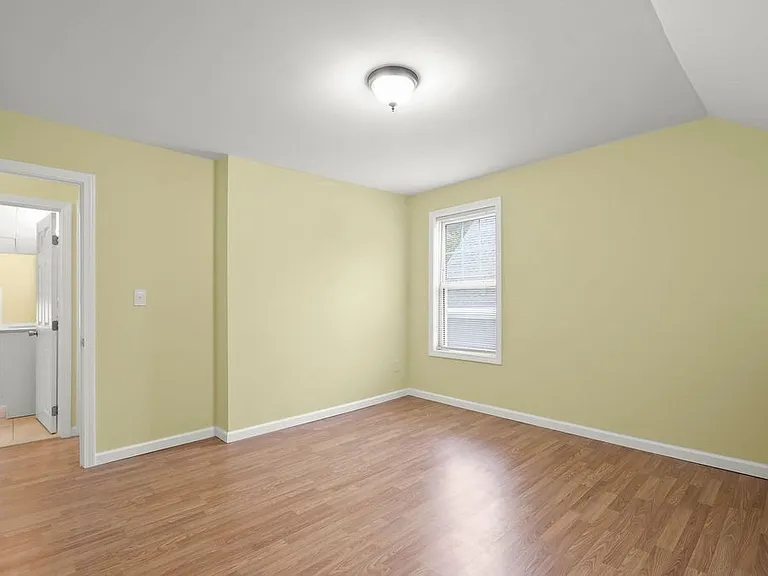 10 Cottage St #10 — Photo 21