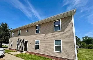 1119 W Clark St #201