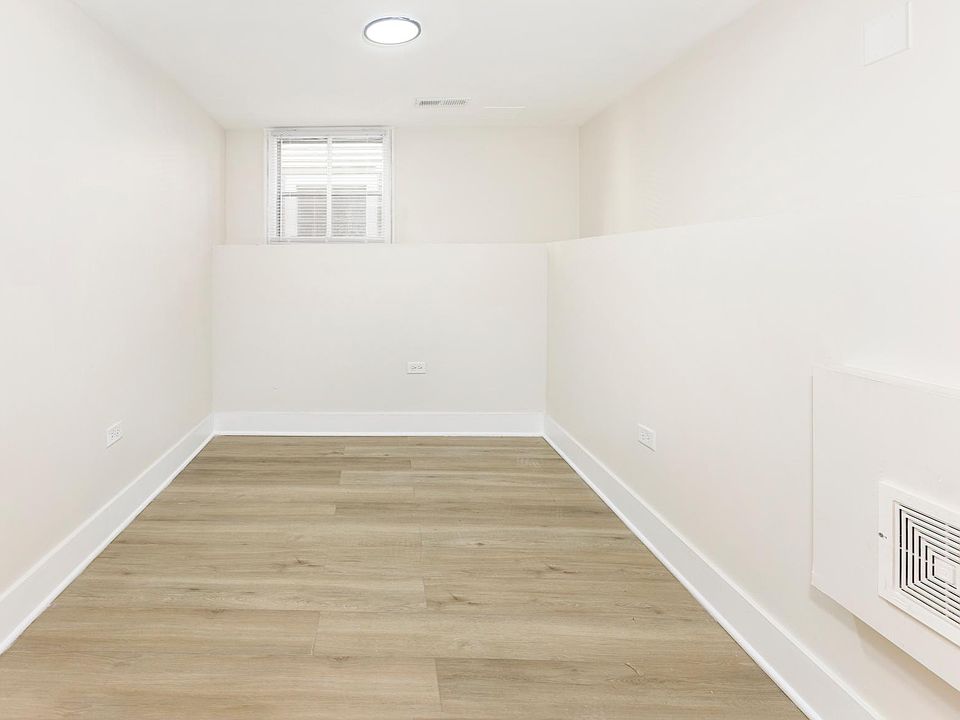 1st image of 4849 W Hutchinson St #G