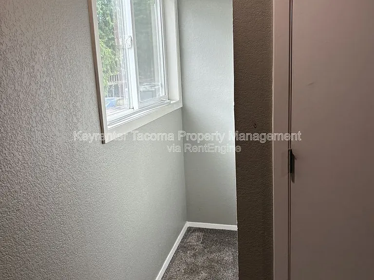1302 E 40th St #5 — Photo 6