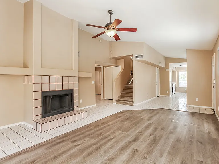 8015 W Laurel Ln — Photo 5