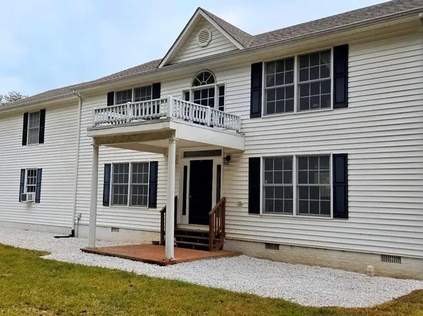 524 Blueberry Ln, Louisa, VA 23093