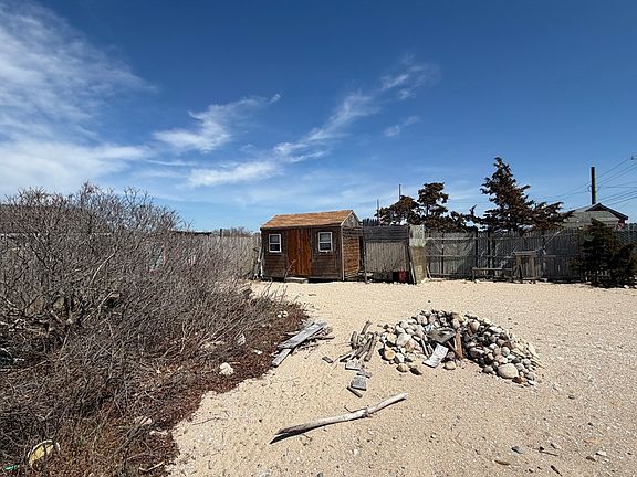 3rd image of 49 East Beach Rd