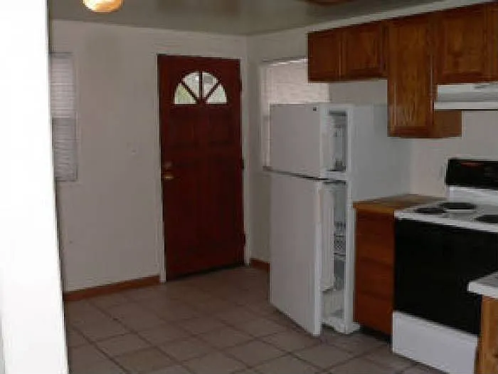 26 1/2 Reis Ave photo 1