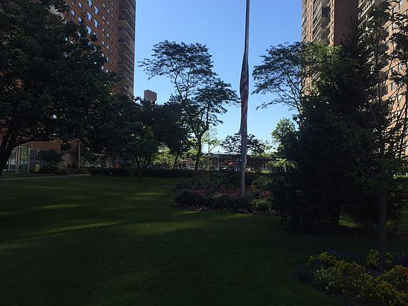 4th image of 2932 W 5th St APT 4C