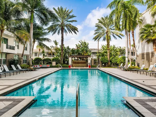 2421 NE 65th Street #313, Fort Lauderdale, FL 33308