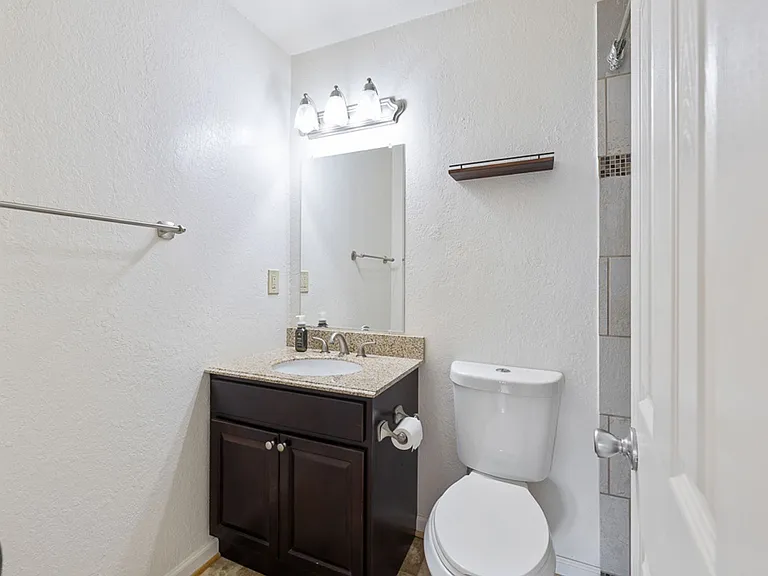 3856 Forestwood Ct — Photo 32