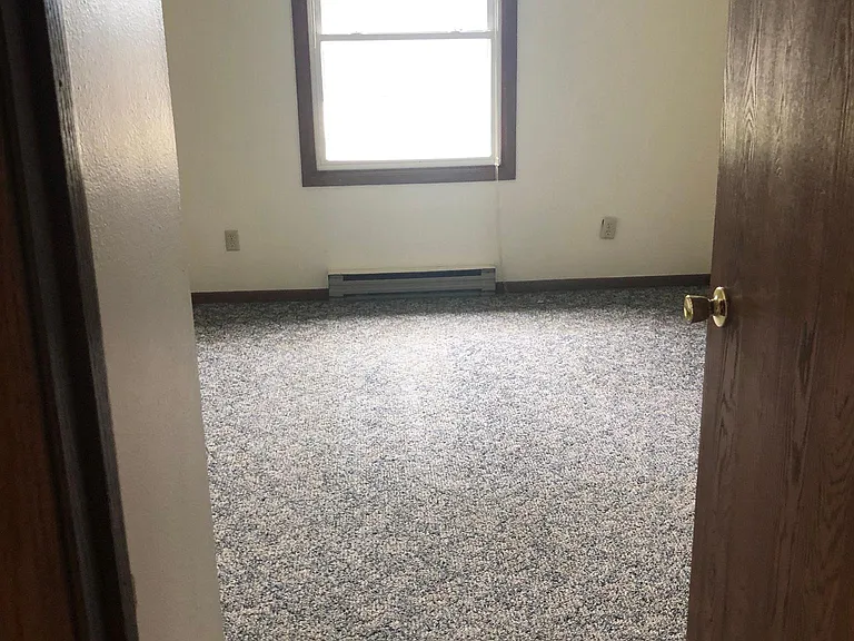 2721 Harvey Dr — Photo 3